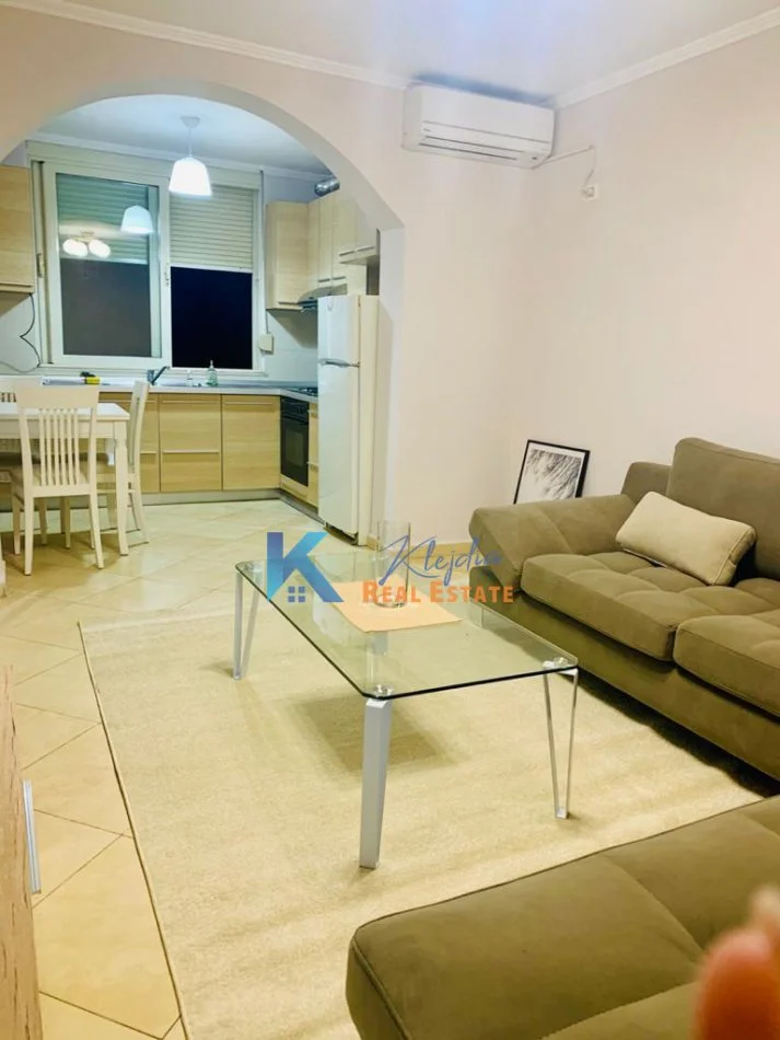 Tirane, jap me qera apartament 2+1+Ballkon Kati 5, 80 m² 550 € (Myslym Shyr)