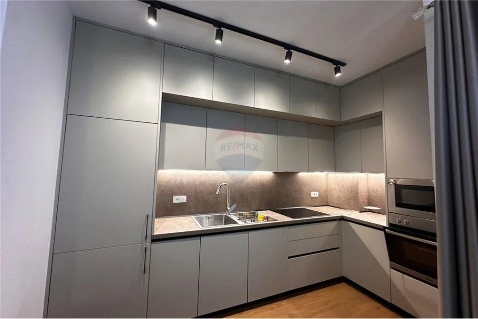 Tirane, jepet me qera apartament 2+1 Kati 2, 110 m² 900 € (Liqeni i Thatë)