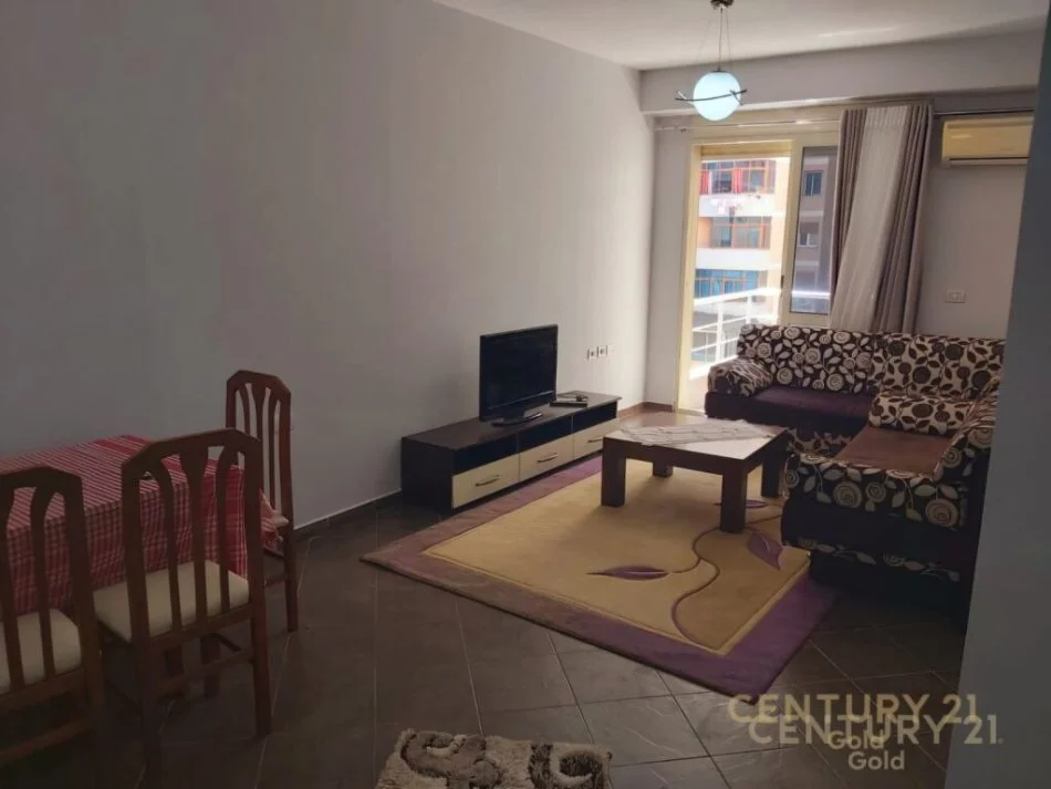 Tirane, jepet me qera apartament 1+1 Kati 4, 73 m² 400 € (stacioni i trenit)