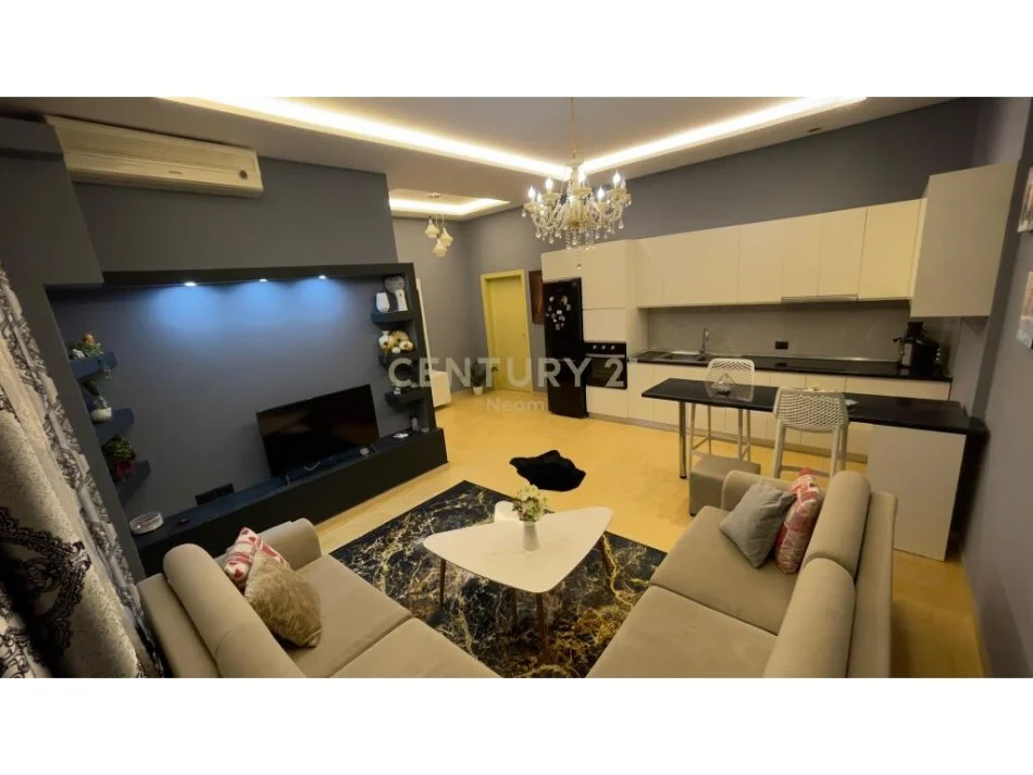 Tirane, jepet me qera apartament 2+1 Kati 1, 105 m² 450 € (fresk)