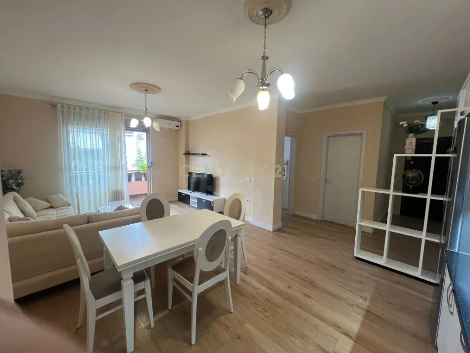 Tirane, jepet me qera apartament 1+1 Kati 2, 66 m² 550 € (liqeni i thate)