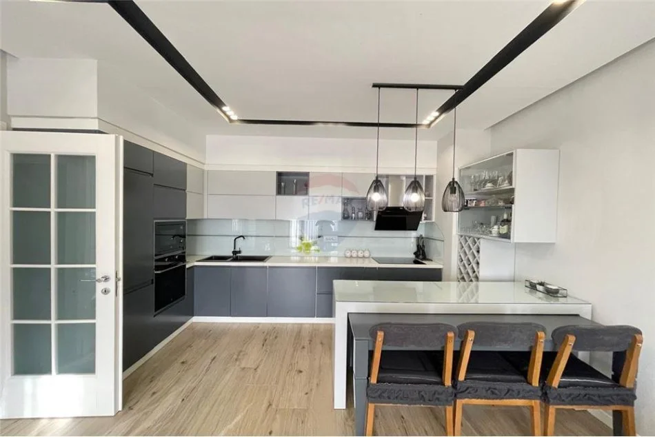 Tirane, shitet apartament 3+1 Kati 7, 145 m² 250.000 € (Green City - Fusha e Aviacionit)