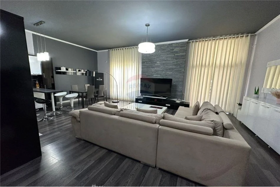 Tirane, jepet me qera apartament 2+1 Kati 2, 147 m² 700 € (Kopshti Zoologjik)