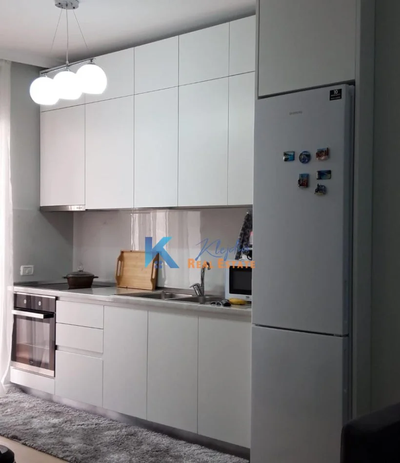 Tirane, shes apartament 2+1+Ballkon Kati 4, 85 m² 120.000 € (Fresk)