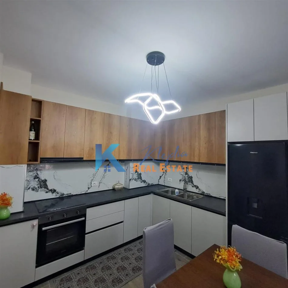 Tirane, jap me qera apartament 1+1+Ballkon , 70 m² 500 € (Kompleksi ASL 2, ish Venue)