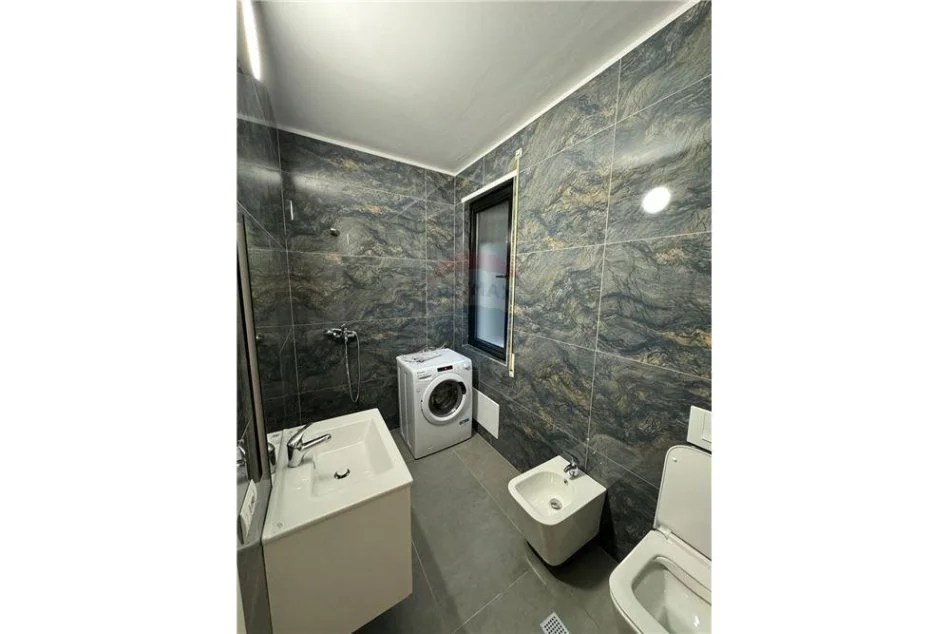 Tirane, jepet me qera apartament 1+1 Kati 2, 70 m² 550 € (Gjykata Administrative - Don Bosko)