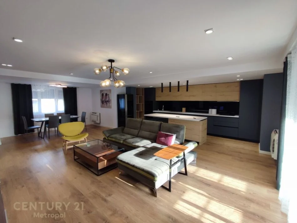 Tirane, jepet me qera apartament 3+1 Kati 3, 149 m² 1.400 € (TEG)