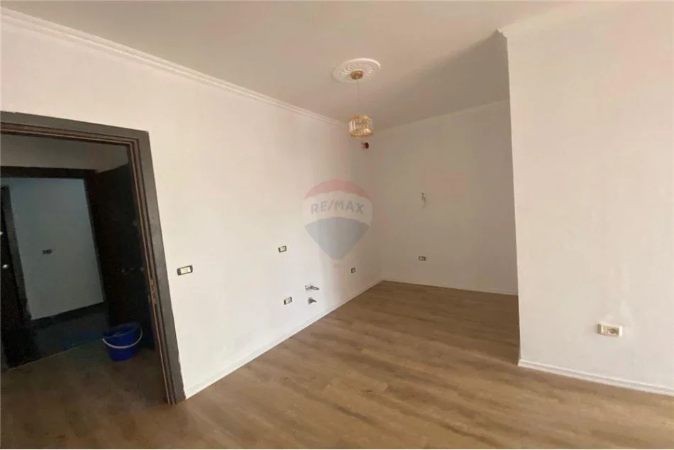 Tirane, shitet apartament 2+1 , 125.000 m² 125.000 € (Loni Ligori - Astir)