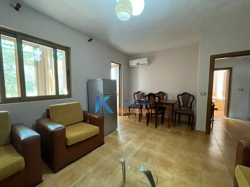 Tirane, jap me qera apartament 2+1+Ballkon Kati 2, 75 m² 400 € (Ali Dem)