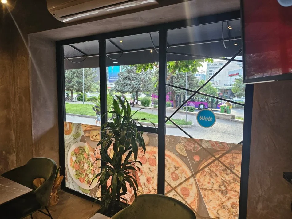 Tirane, shitet lokal Kati 0, 70 m² 35.000 € (Asim Vokshi)