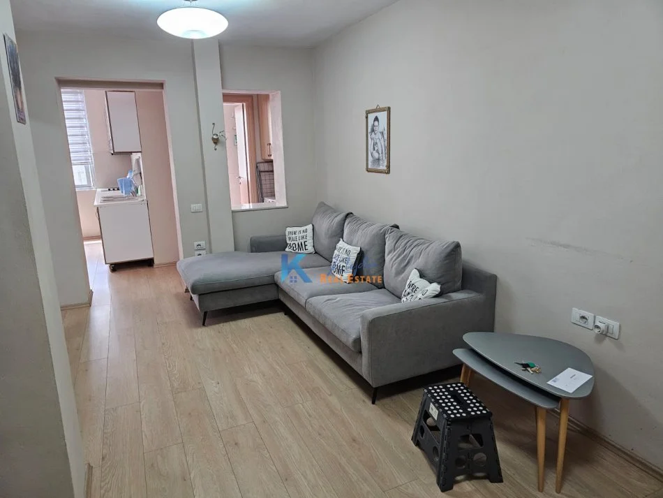Tirane, jepet me qera apartament 1+1 Kati 3, 60 m² 500 € (Stadiumi Dinamo)