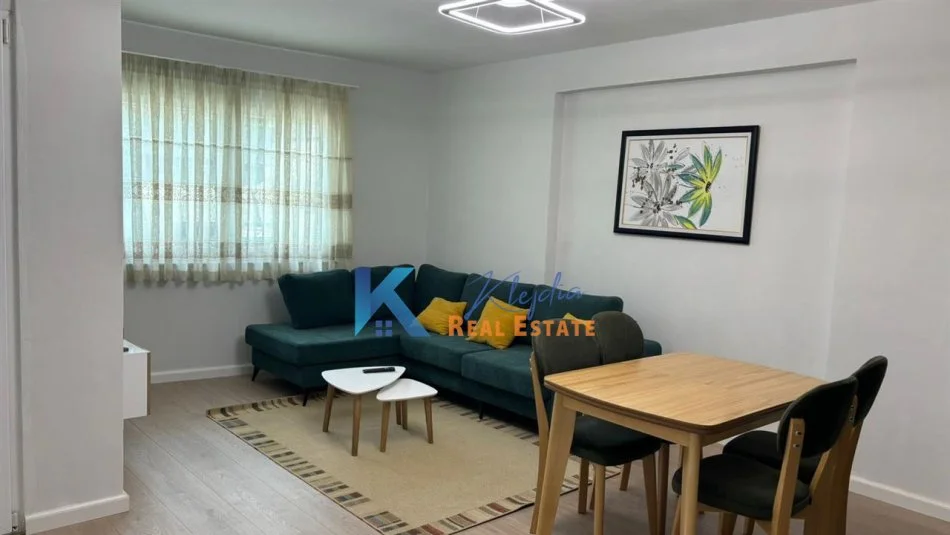 Tirane, jap me qera apartament 1+1+Ballkon Kati 1, 60 m² 400 € (Rruga 5 Maji)