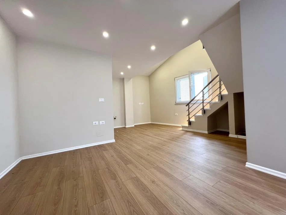 Shitet apartament duplex 2+1+Ballkon Kati 4, 130 m² 160.000 € (Fresk)