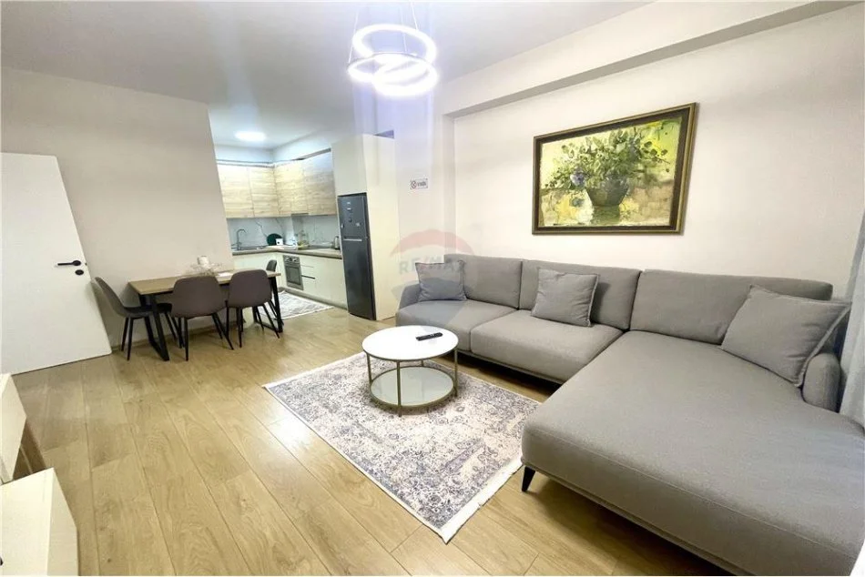 Tirane, jepet me qera apartament 1+1 Kati 5, 65 m² 500 € (Rruga Riza Cerova - Gjimnazi "Partizani" - Rruga e Dibrës)