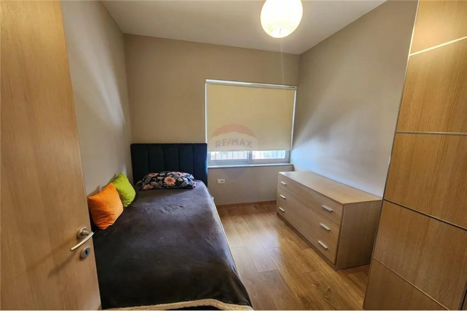 Tirane, jepet me qera apartament 2+1 Kati 9, 90 m² 700 € (Tirana Bank - Shkola Kristaq Capo - Komuna e Parisit)