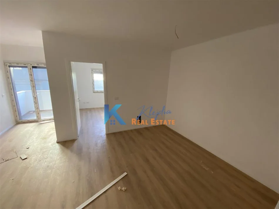 Tirane, jepet me qera apartament 1+1 Kati 1, 60 m² 350 € (Kodra e Diellit, kompleksi Kurora e Kopshtit)