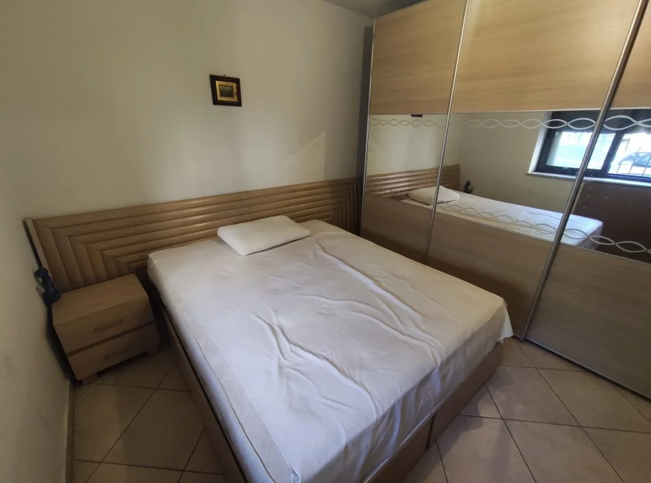 Tirane, jepet me qera apartament 2+1+Ballkon Kati 1, 78 m² 400 € (brryli)