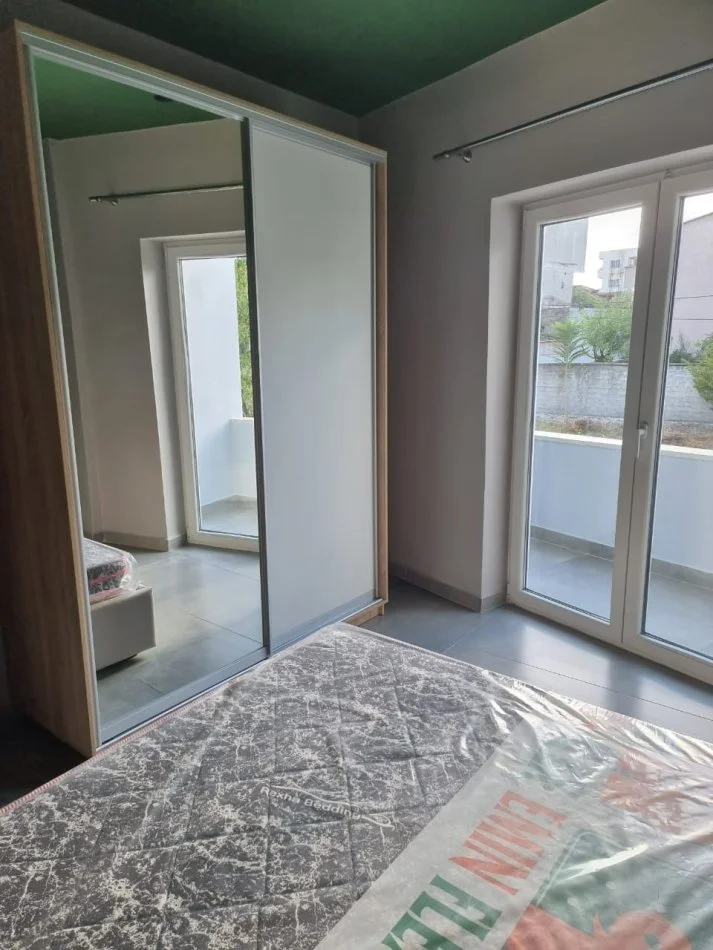 Tirane, jepet me qera apartament 1+1 Kati 1, 70 m² 400 € (Rr Don Bosko)
