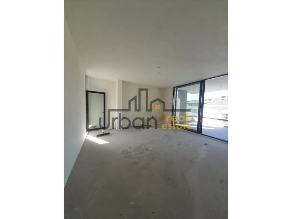 Tirane, shes Vile 3 Katshe , 480 m² 800.000 € (Pallati i Brigadave)