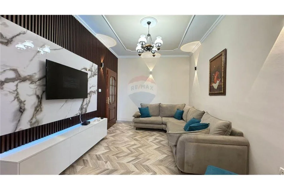 Tirane, jepet me qera apartament 2+1 Kati 4, 80 m² 550 € (Tregu Elektrik - Shkolla e Baletit)