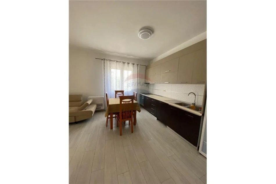 Tirane, jepet me qera apartament 2+1 , 90 m² 600 € (rruga peti - Liqeni i Thatë)