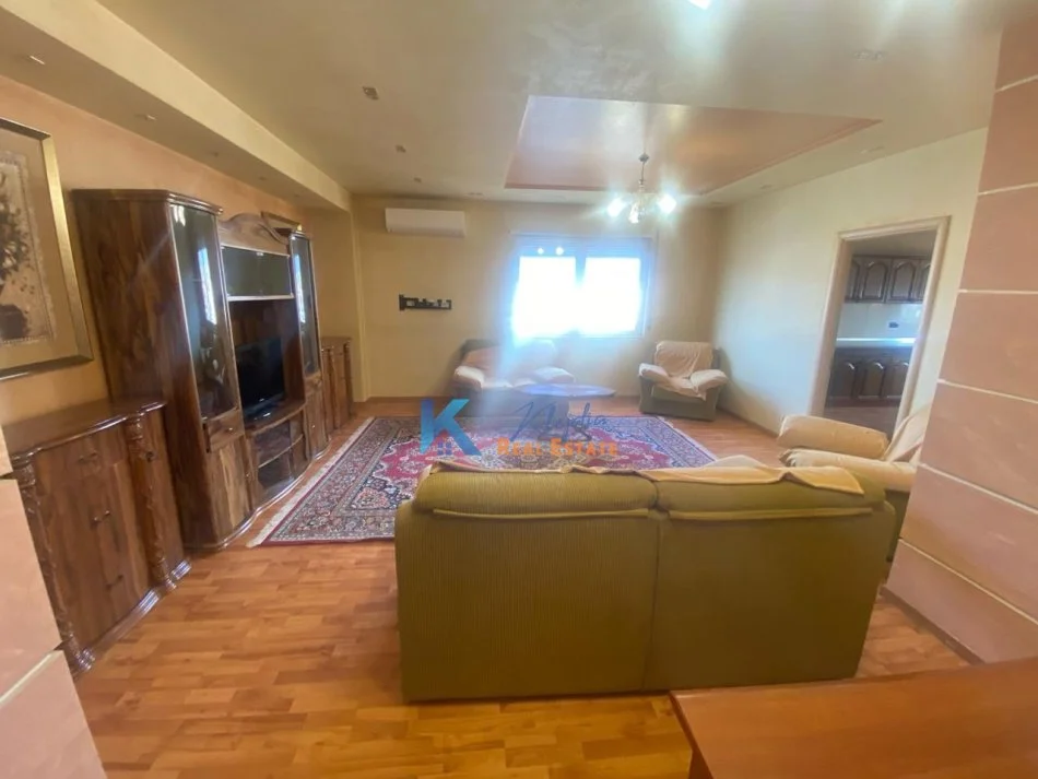 Tirane, jepet me qera apartament 3+1 Kati 12, 175 m² 600 € (Maternitetit te Ri)