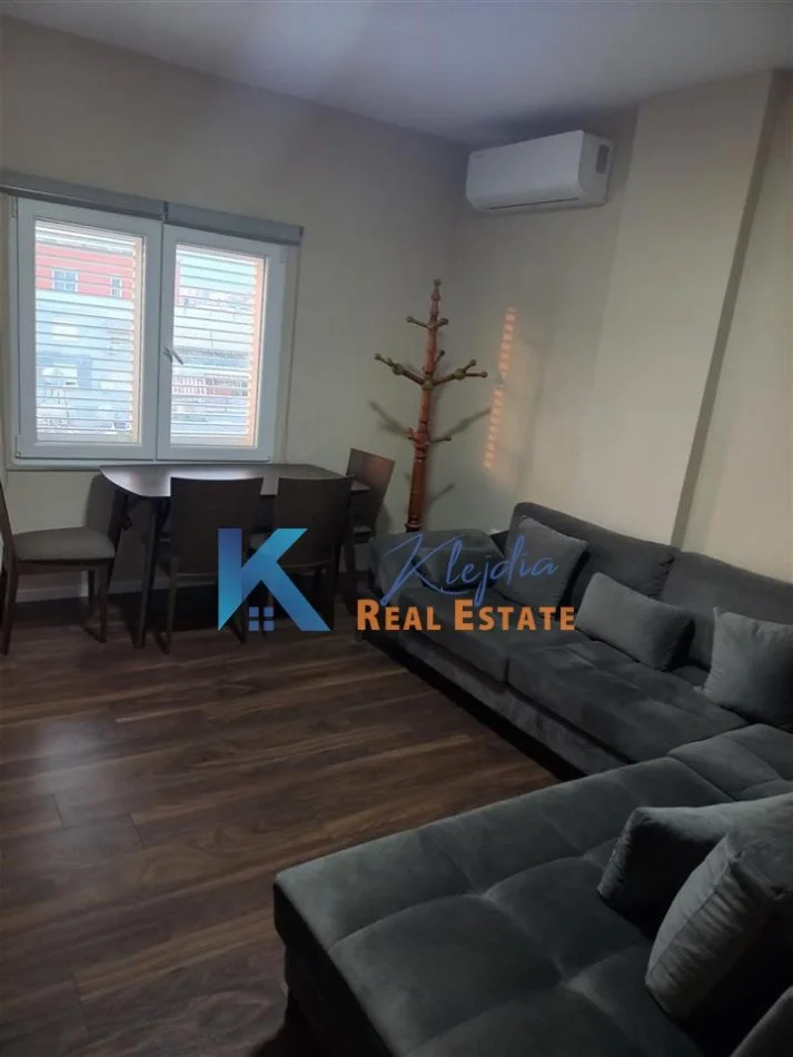 Tirane, jepet me qera apartament 1+1 Kati 6, 55 m² 370 € (Ali Dem, afer Shkolles 1 Maji)