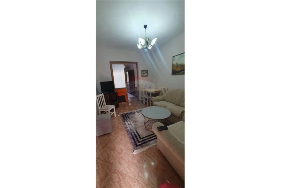 Tirane, jepet me qera apartament 1+1 Kati 4, 60 m² 400 € (Nobis - Tirana e Re)