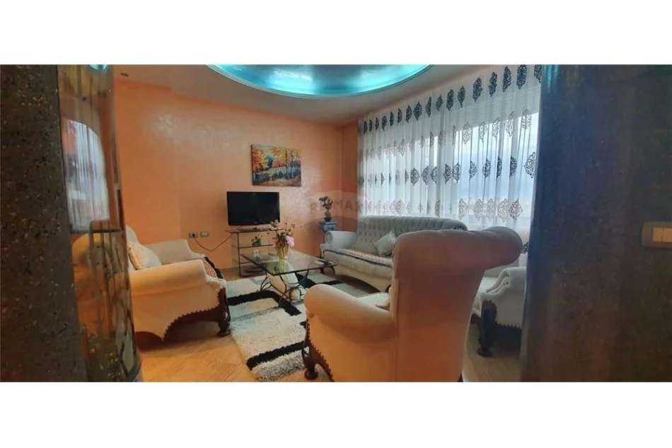 Tirane, jepet me qera apartament 1+1 Kati 9, 70 m² 600 € (Rruga e Kosovareve - Tirana e Re)