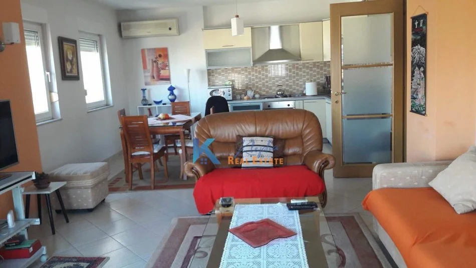 Tirane, jepet me qera apartament 2+1 Kati 8, 103 m² (Rruga e Elbasanit, afer Stadiumit)