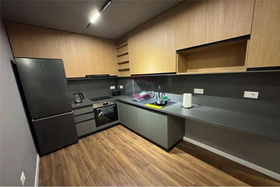 Tirane, jepet me qera garsonier Kati 5, 52 m² 600 € (Rruga Qemal Stafa - Pazari i Ri)