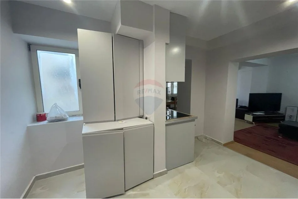 Tirane, jepet me qera apartament 1+1 Kati 3, 70 m² 500 € (Bllok - Garda)