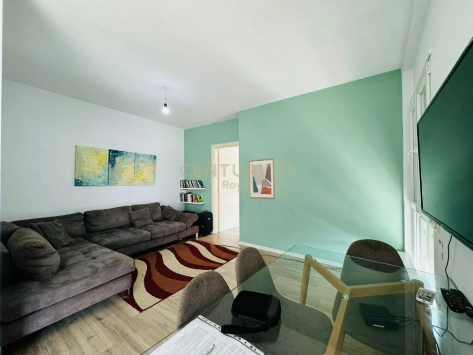 Tirane, jap me qera apartament 1+1 Kati 6, 55 m² 500 € (ish fusha e aviacionit)