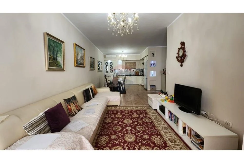 Tirane, jepet me qera apartament 2+1 Kati 2, 110 m² 500 € (Yzberisht)