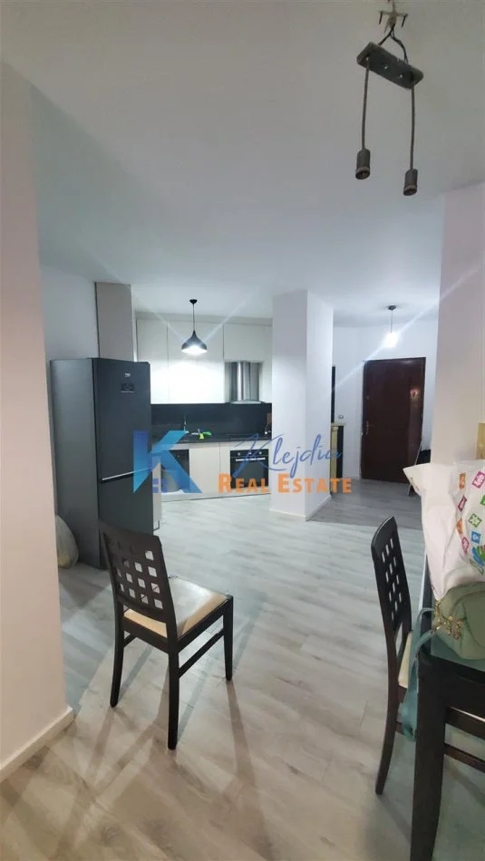Tirane, jap me qera apartament 1+1+Ballkon Kati 1, 85 m² 550 € (Riza Cerova)