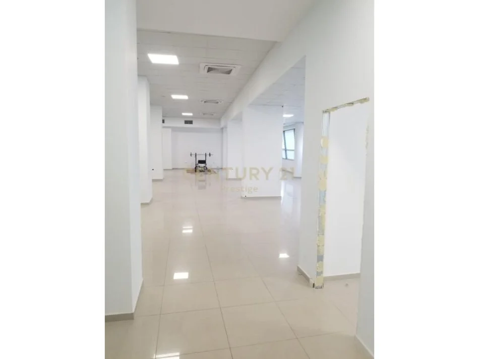 𝐓𝐢𝐫𝐚𝐧𝐞, 𝐣𝐞𝐩𝐞𝐭 𝐦𝐞 𝐪𝐞𝐫𝐚 𝐚𝐦𝐛𝐣𝐞𝐧𝐭 𝐛𝐢𝐳𝐧𝐞𝐬𝐢 𝐊𝐚𝐭𝐢 𝟏, 𝟑𝟖𝟎 𝐦² 𝟑.𝟖𝟎𝟎 € (𝐀𝐓𝐒𝐇)