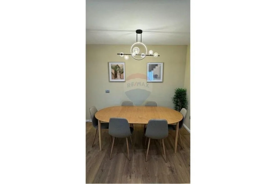 Tirane, jepet me qera apartament 2+1 , 113 m² 850 € (Komuna e Parisit - Kristal Center)