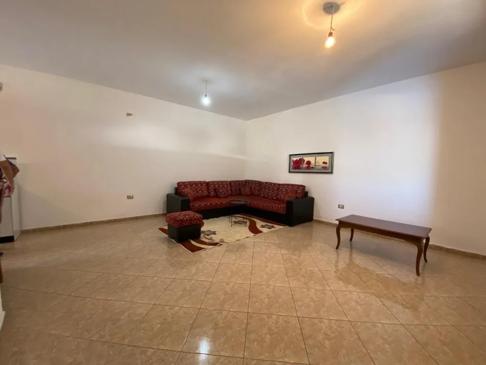 Tirane, jepet me qera apartament 1+1 Kati 1, 80 m² 280 € (Ali Demi)