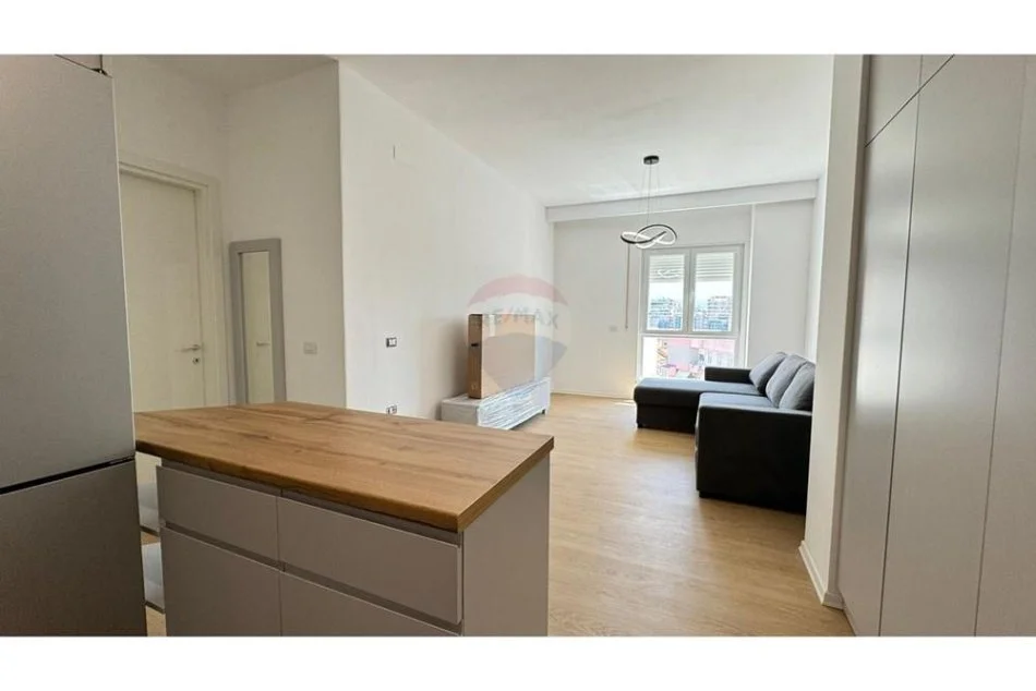 Tirane, jepet me qera apartament 1+1 , 65 m² 750 € (Qendër)