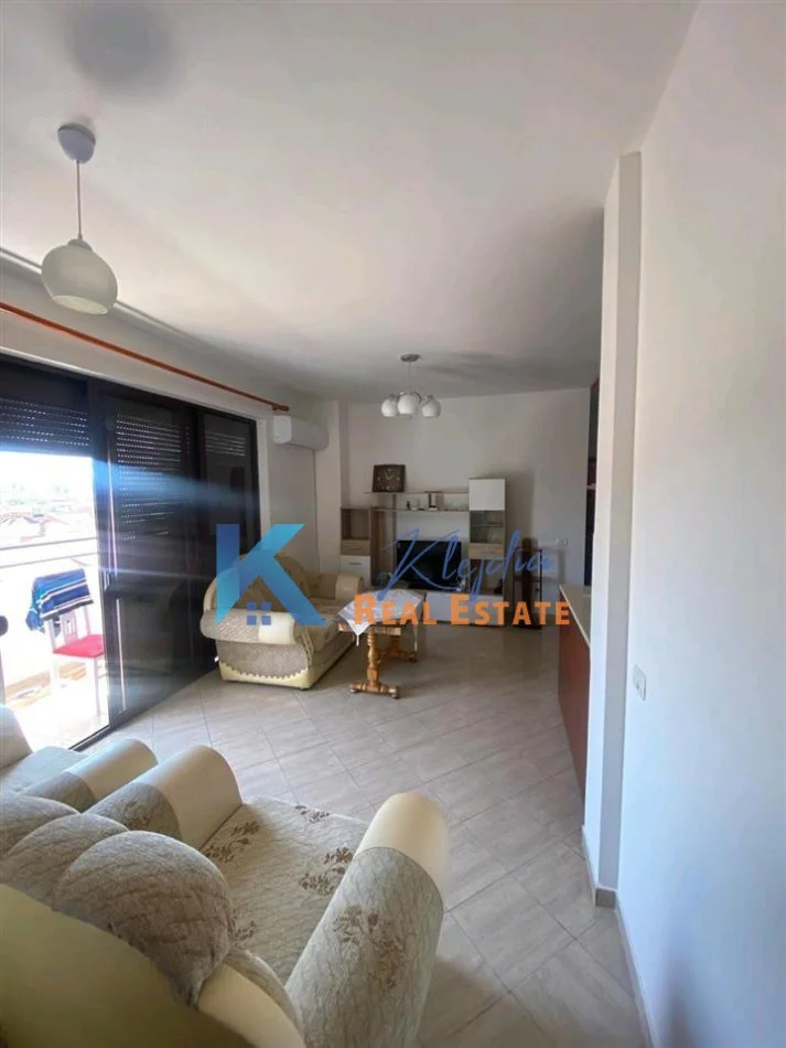 Tirane, jap me qera apartament 2+1+Ballkon Kati 3, 80 m² 500 € (Kinostudio)