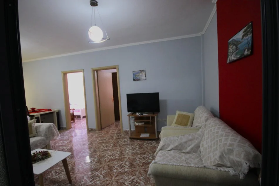Tirane, jepet me qera apartament 2+1+Ballkon Kati 6, 85 m² 560 € (Rruga Muzaket)