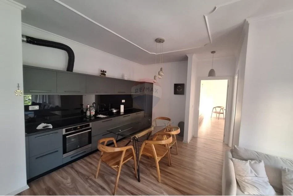 Tirane, jepet me qera apartament 2+1 Kati 4, 95 m² 800 € (Don Bosko - Jordan Misja)