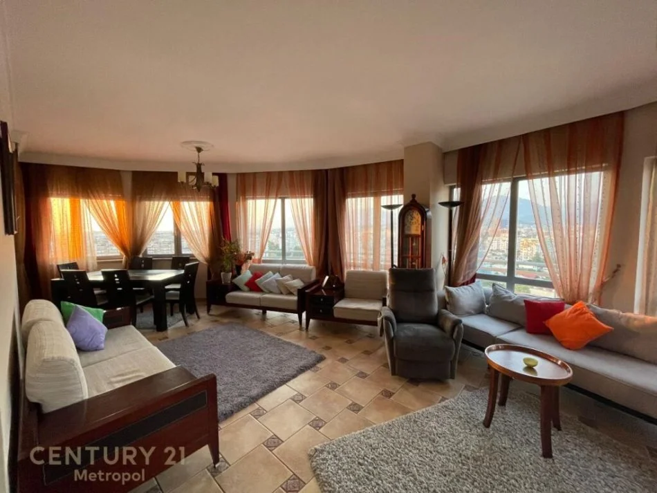 𝐓𝐢𝐫𝐚𝐧𝐞, 𝐣𝐞𝐩𝐞𝐭 𝐦𝐞 𝐪𝐞𝐫𝐚 𝐚𝐩𝐚𝐫𝐭𝐚𝐦𝐞𝐧𝐭+𝐯𝐞𝐫𝐚𝐧𝐝𝐞 | 𝐏𝐞𝐧𝐭𝐡𝐨𝐮𝐬𝐞 𝟑+𝟏 𝐊𝐚𝐭𝐢 𝟏𝟒, 𝟏𝟔𝟐 𝐦² 𝟏.𝟓𝟎𝟎 € (𝐙𝐨𝐠𝐮 𝐈 𝐙𝐢)