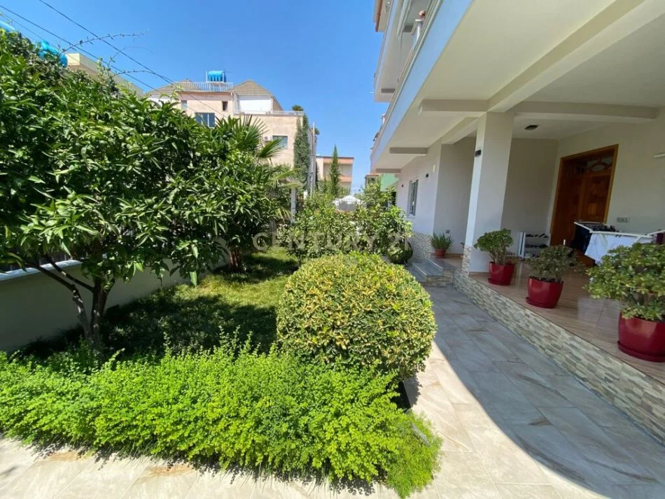 𝐓𝐢𝐫𝐚𝐧𝐞, 𝐬𝐡𝐢𝐭𝐞𝐭 𝐕𝐢𝐥𝐞 , 𝟐𝟕𝟒 𝐦² 𝟑𝟓𝟗.𝟎𝟎𝟎 € (𝐑𝐫𝐮𝐠𝐚 𝐆𝐣𝐨𝐧 𝐌𝐢𝐥𝐢, 𝐁𝐮𝐥𝐞𝐯𝐚𝐫𝐝𝐢 𝐢 𝐑𝐢)