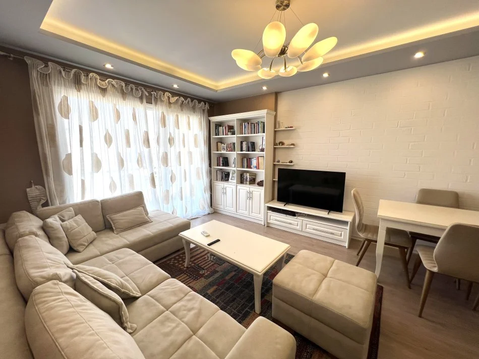Tirane, jepet me qera apartament 2+1 Kati 4, 85 m² 650 €