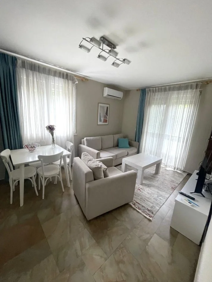 Tirane, jepet me qera apartament 2+1+Ballkon Kati 3, 85 m² 550 € (xhamia e tabakeve)