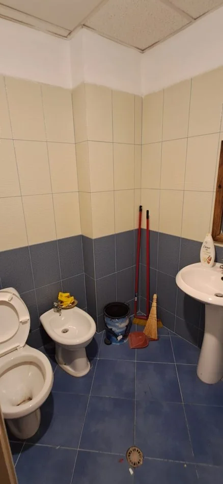 Tirane, jepet me qera apartament 2+1 Kati 4, 350 € (ali dem)