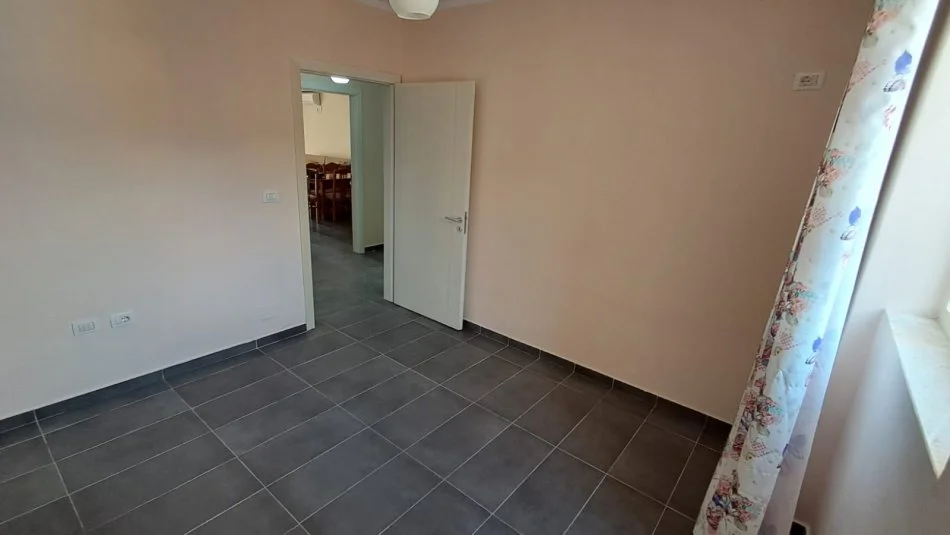 Tirane, jepet me qera apartament 2+1 Kati 4, 87 m² 350 € (shkoze)