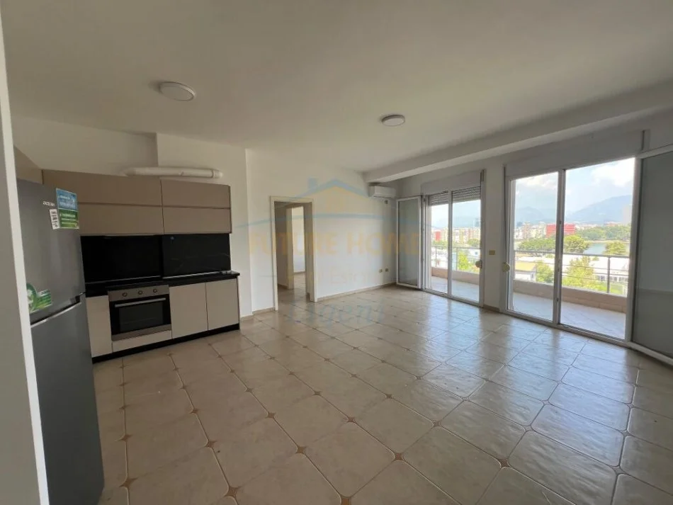 Tirane, jepet me qera apartament 3+1+Ballkon Kati 4, 144 m² 700 € (Liqeni i Thate)