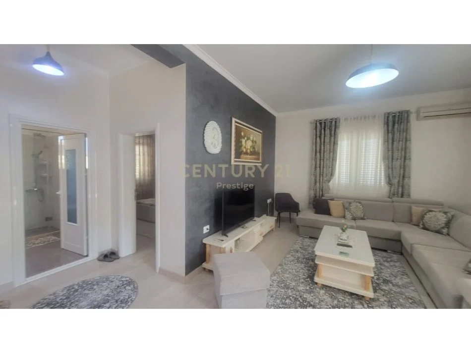 𝐓𝐢𝐫𝐚𝐧𝐞, 𝐣𝐞𝐩𝐞𝐭 𝐦𝐞 𝐪𝐞𝐫𝐚 𝐚𝐩𝐚𝐫𝐭𝐚𝐦𝐞𝐧𝐭 𝟐+𝟏 𝐊𝐚𝐭𝐢 𝟐, 𝟏𝟐𝟓 𝐦² 𝟔𝟎𝟎 € (𝐕𝐢𝐥𝐚𝐭 𝐀𝐦𝐞𝐫𝐢𝐤𝐚𝐧𝐞, 𝐕𝐢𝐥𝐚𝐭 𝐆𝐣𝐞𝐫𝐦𝐚𝐧𝐞)